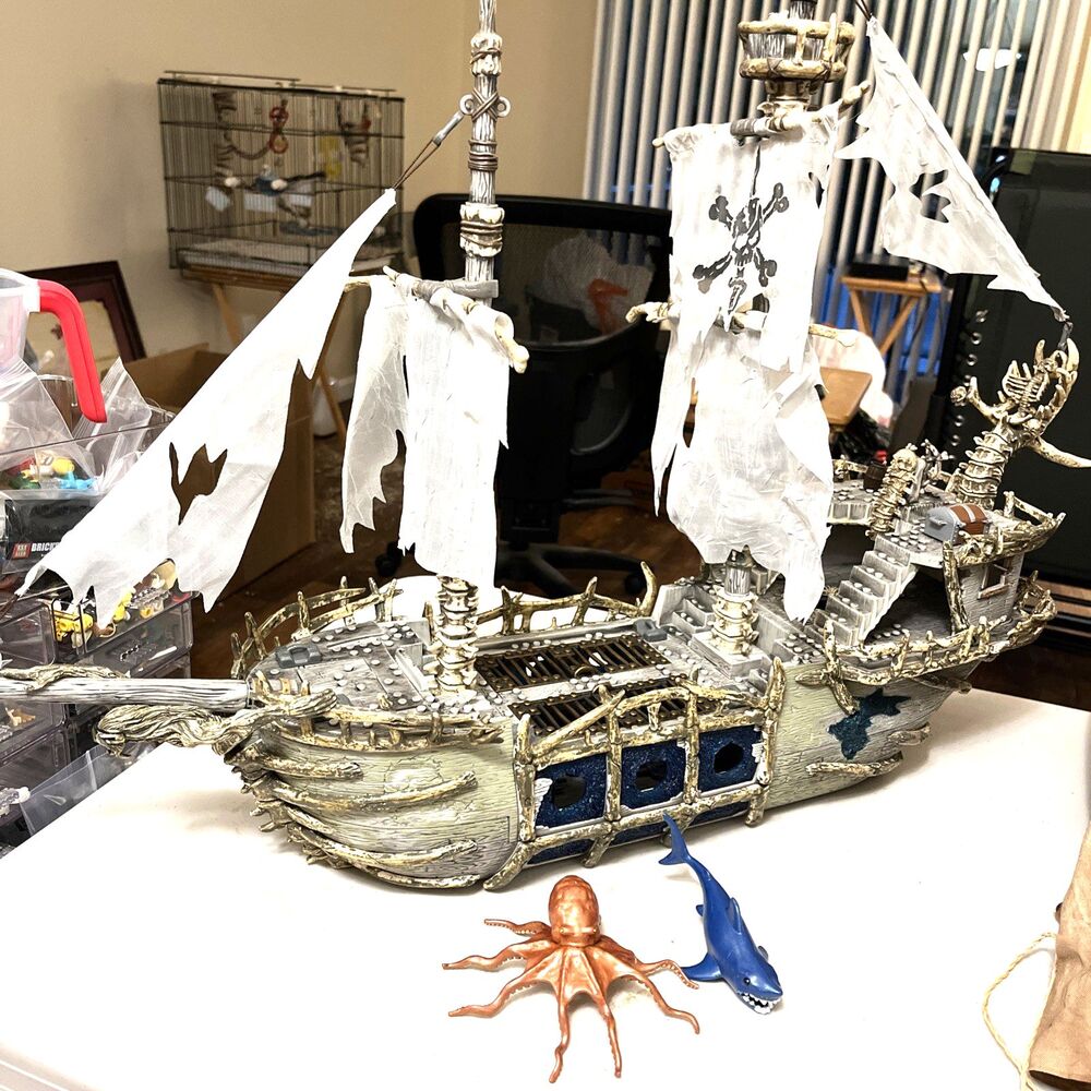 Mega Bloks Pyrates Dread Eye's Phantom 3660 Pirate Ship 99% Complete No Minifigs